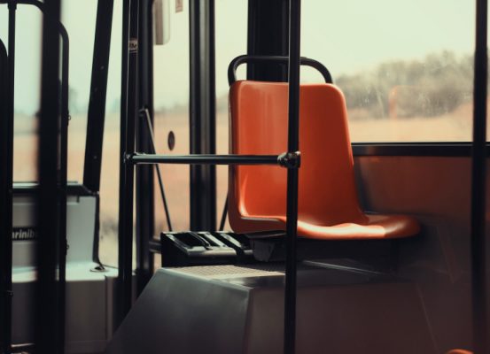 silla de autobús vacía